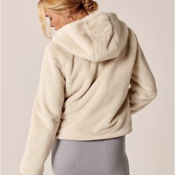 Abercrombie and Fitch Faux Fur Jacket Sz small - Picture 2 of 6